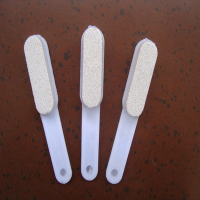 浮石刷与磨脚石 轻松去除死皮、脚质与指甲脏物的护理必备用品